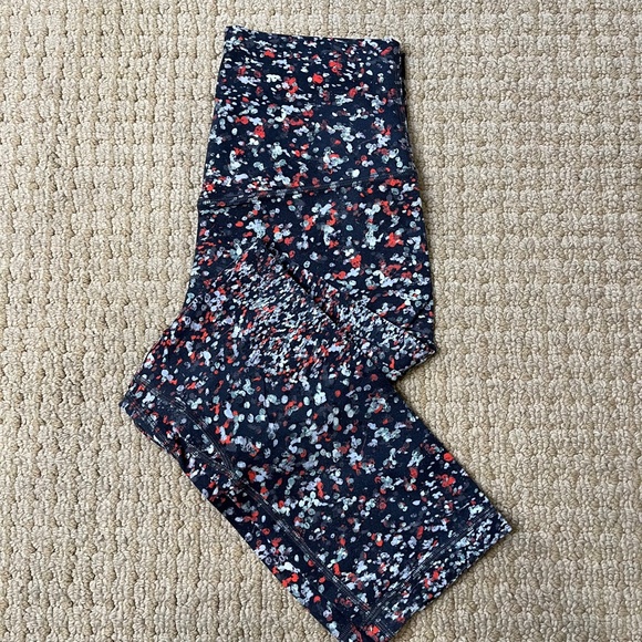 Align High Rise Crop - Picture 2 of 3